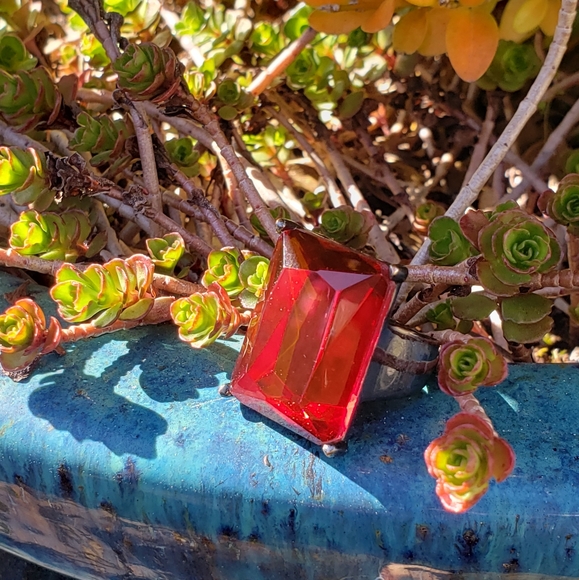 Vintage Red Jewel Ring - Picture 4 of 4